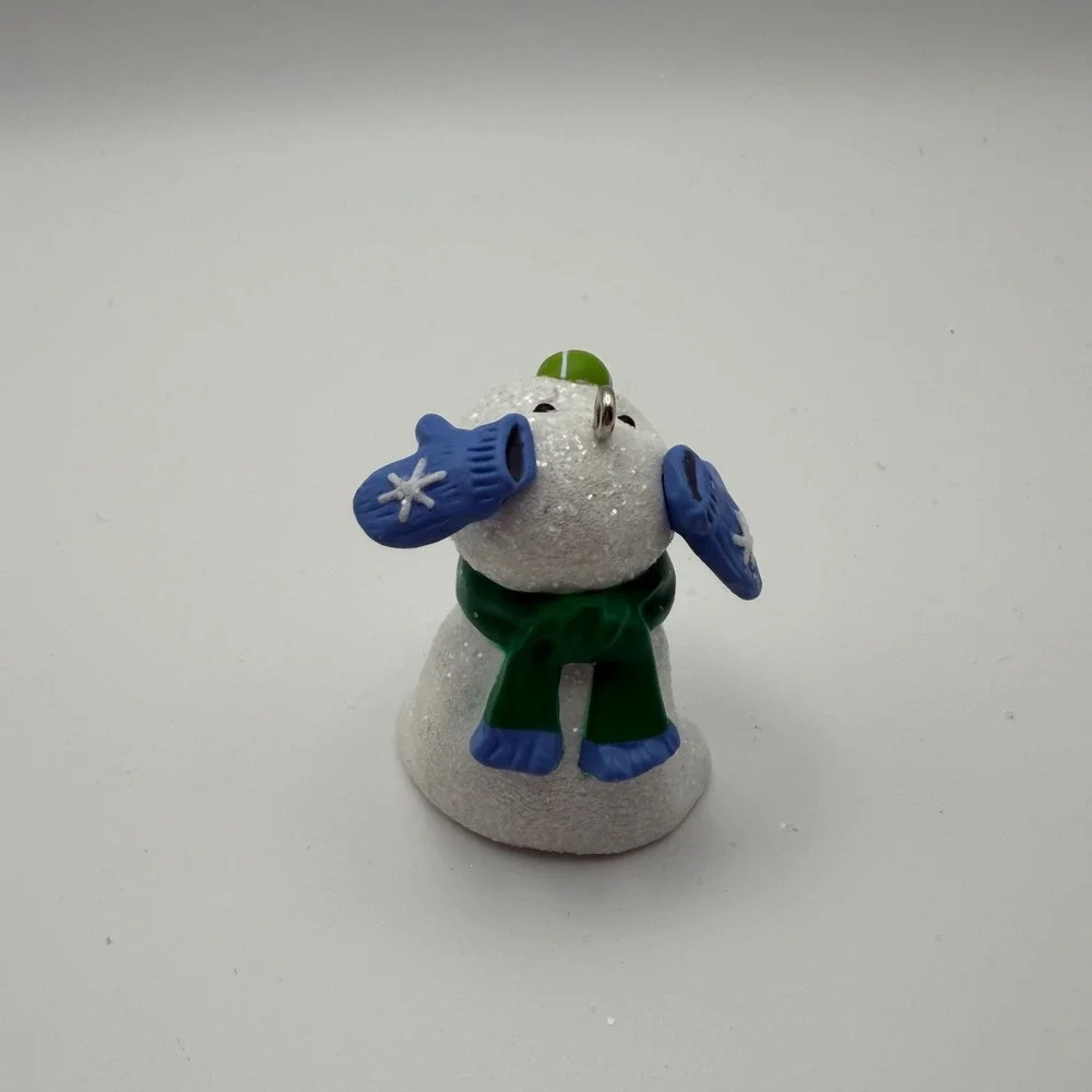 Hallmark Keepsake 2009 A Tasty Little Treat Dog Christmas Ornament Sue Tague